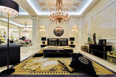 versace casa quanto costa dormire|versace luxury living.